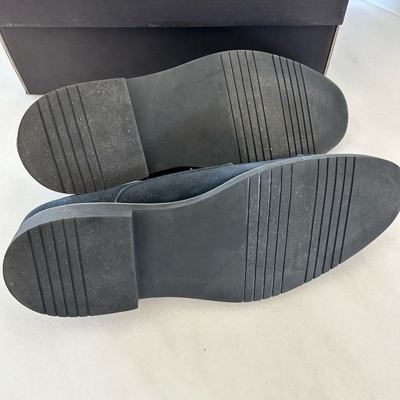 Banana republic navy blue suede shoes
Men’s - Picture 4 of 7